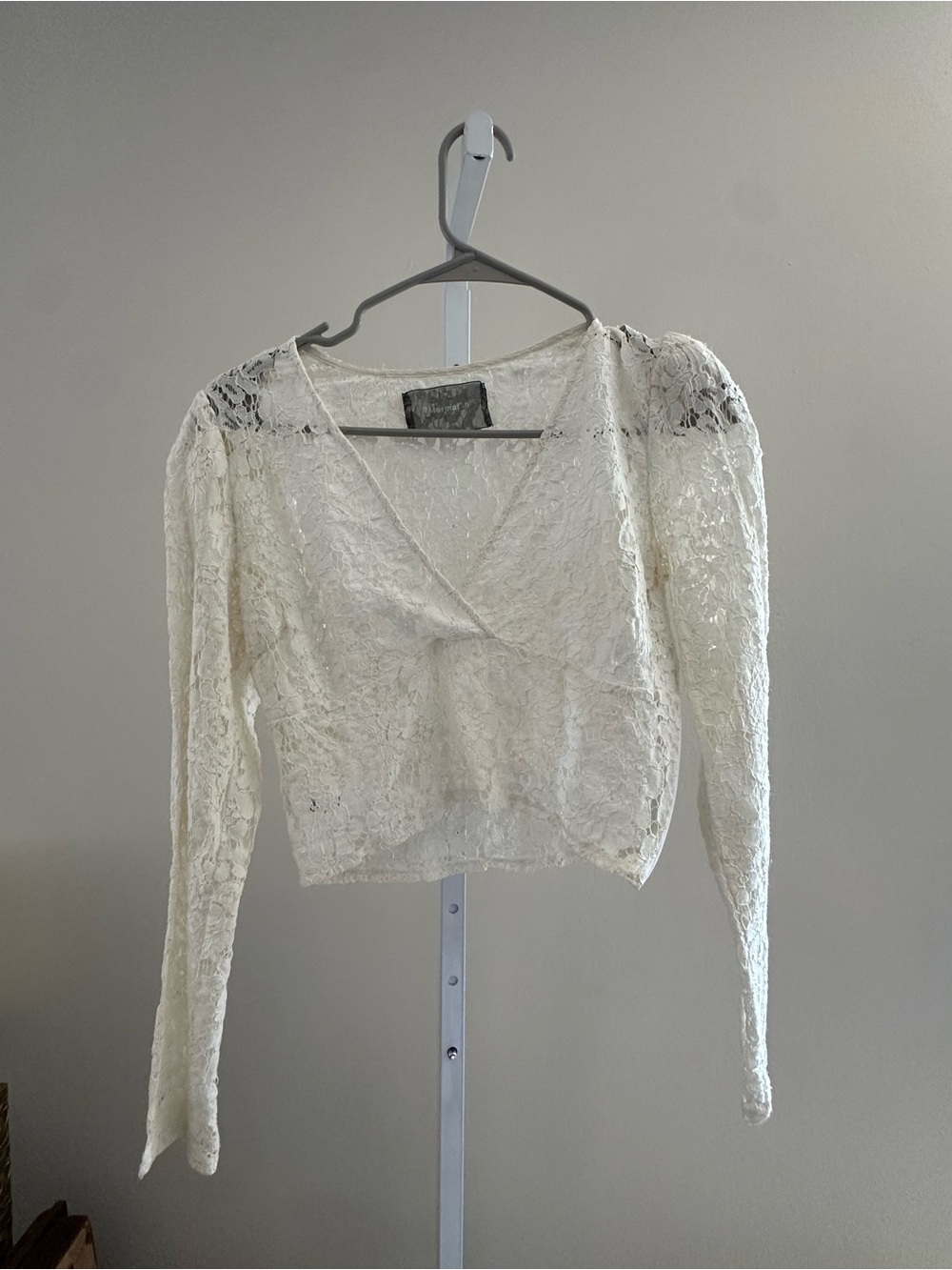 White Lace V-Neck Long Sleeve Top